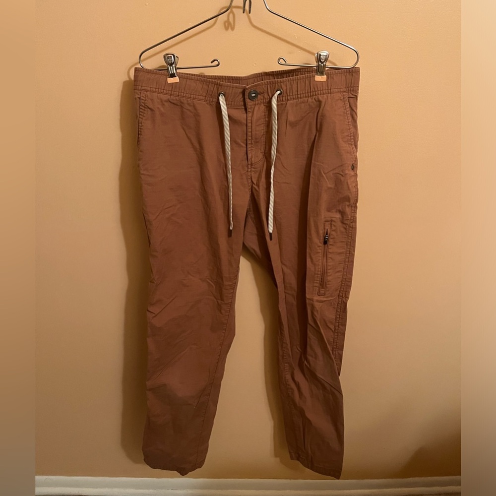 LAST CHANCE | Vuori Ripstop Pants in Light Terracotta - Picture 4 of 7